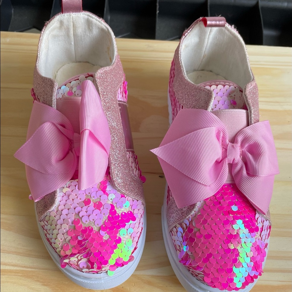 JoJo Siwa little girl sneakers